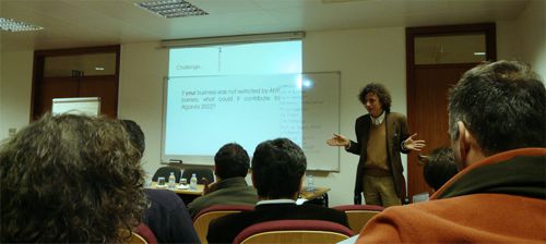 Jeffrey Baumgartner leading anticonventional thinking workshop in Faro, Portugal